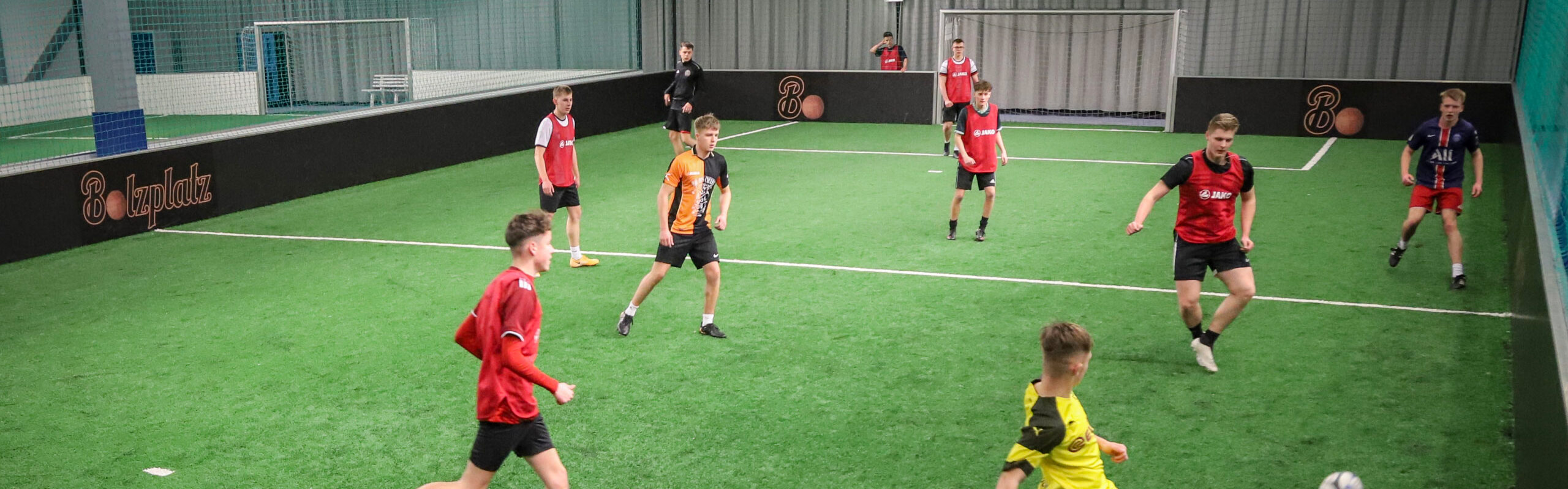 Header indoor soccer